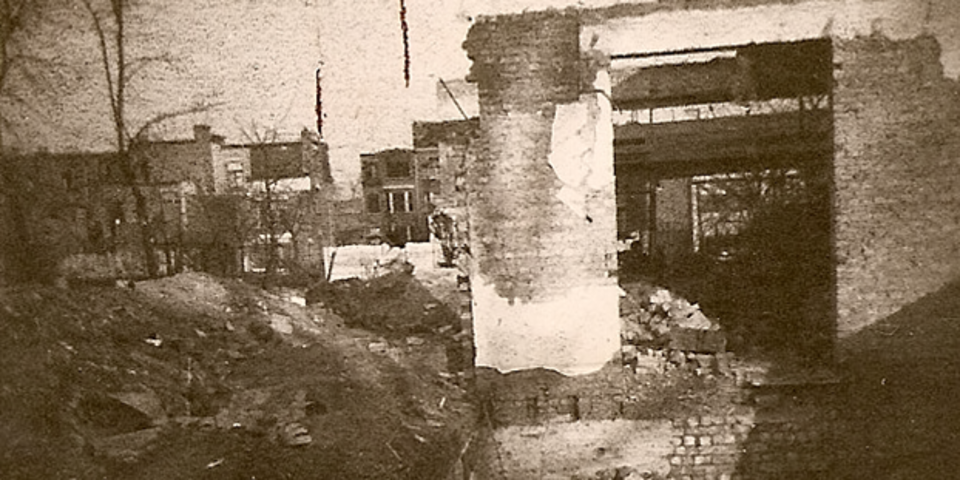 De verwoesting van de Maria Henriëttalei na de inslag van een V-bom op 2 januari 1945.